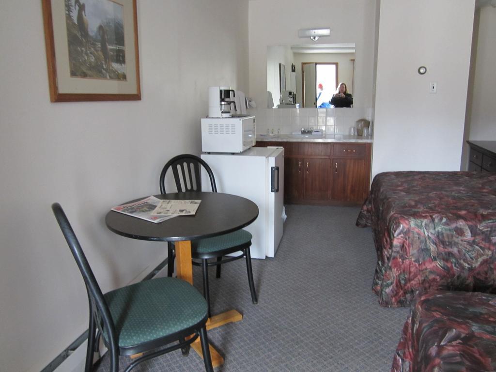 קאנמור The Gateway Inn חדר תמונה